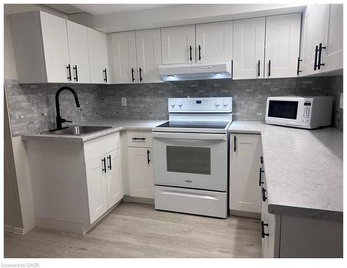 B-355 34Th Street, Hamilton, ON - Indoor Photo Showing Kitchen
