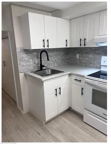 B-355 34Th Street, Hamilton, ON - Indoor Photo Showing Kitchen