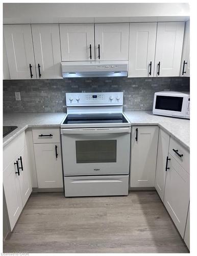 B-355 34Th Street, Hamilton, ON - Indoor Photo Showing Kitchen