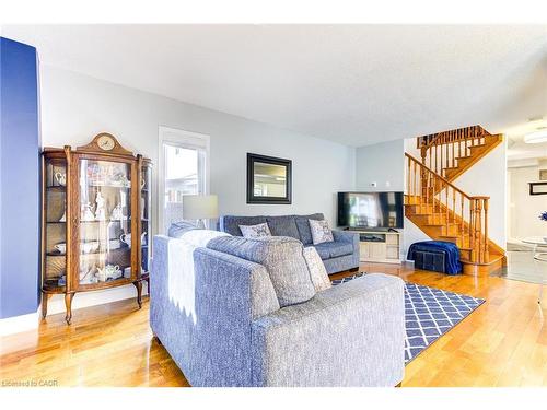 39 Karalee Crescent, Cambridge, ON - Indoor Photo Showing Living Room
