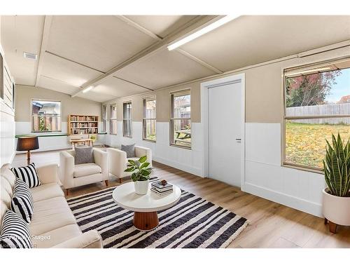 58 Selkirk Drive, Kitchener, ON - Indoor Photo Showing Living Room