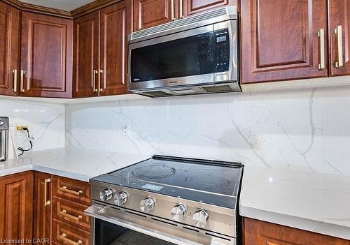 22 Jones Street, Hamilton, ON - Indoor Photo Showing Kitchen