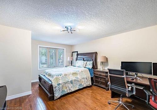 22 Jones Street, Hamilton, ON - Indoor Photo Showing Bedroom
