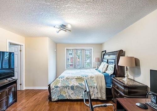 22 Jones Street, Hamilton, ON - Indoor Photo Showing Bedroom