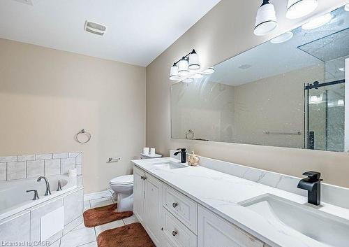 22 Jones Street, Hamilton, ON - Indoor Photo Showing Bathroom