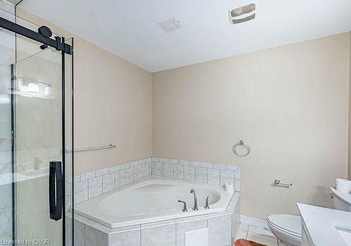 22 Jones Street, Hamilton, ON - Indoor Photo Showing Bathroom