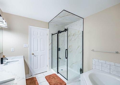 22 Jones Street, Hamilton, ON - Indoor Photo Showing Bathroom