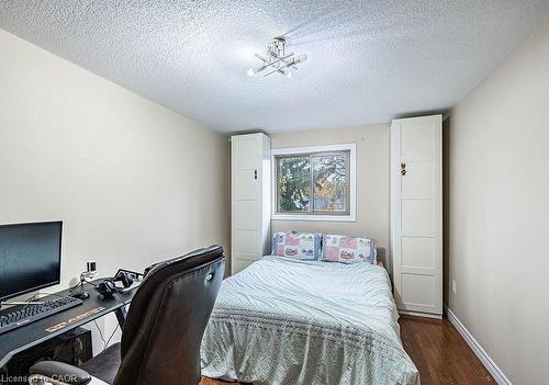 22 Jones Street, Hamilton, ON - Indoor Photo Showing Bedroom