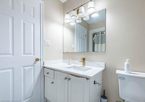 22 Jones Street, Hamilton, ON - Indoor Photo Showing Bathroom