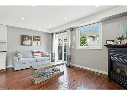 41-710 Spring Gardens Road, Burlington, ON - Indoor Photo Showing Living Room With Fireplace