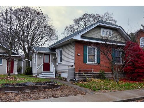 32 Matilda Street S, Dundas, ON - Outdoor With Facade