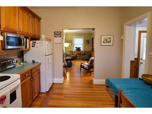 32 Matilda Street S, Dundas, ON - Indoor Photo Showing Kitchen