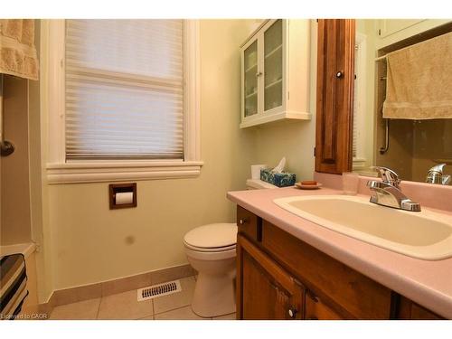 32 Matilda Street S, Dundas, ON - Indoor Photo Showing Bathroom