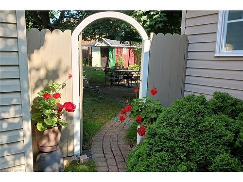 32 Matilda Street S, Dundas, ON - Outdoor