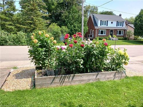 32 Matilda Street S, Dundas, ON - Outdoor