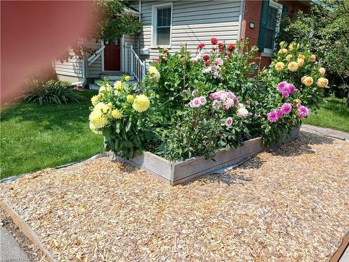 32 Matilda Street S, Dundas, ON - Outdoor