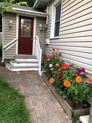 32 Matilda Street S, Dundas, ON - Outdoor