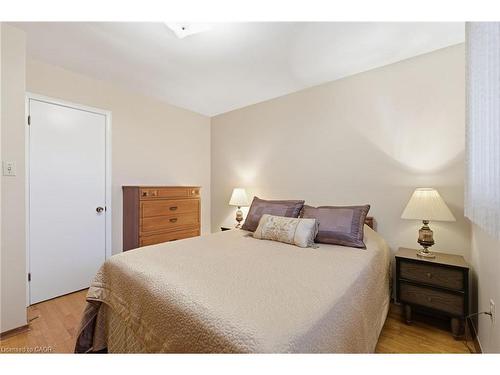 1894 Main Street E, Hamilton, ON - Indoor Photo Showing Bedroom