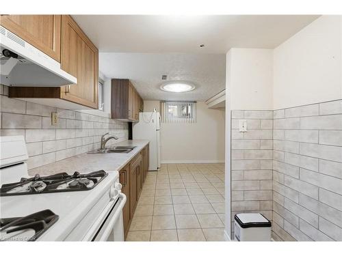 1894 Main Street E, Hamilton, ON - Indoor Photo Showing Kitchen With Double Sink With Upgraded Kitchen