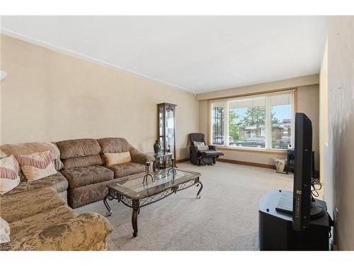 1894 Main Street E, Hamilton, ON - Indoor Photo Showing Living Room