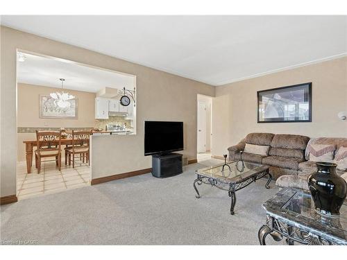1894 Main Street E, Hamilton, ON - Indoor Photo Showing Living Room