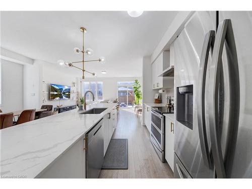 1264 Chee Chee Landing, Milton, ON - Indoor Photo Showing Kitchen With Upgraded Kitchen