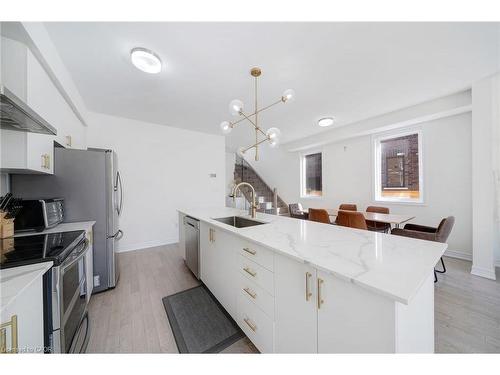 1264 Chee Chee Landing, Milton, ON - Indoor Photo Showing Kitchen With Upgraded Kitchen