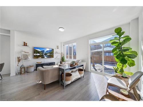 1264 Chee Chee Landing, Milton, ON - Indoor Photo Showing Living Room