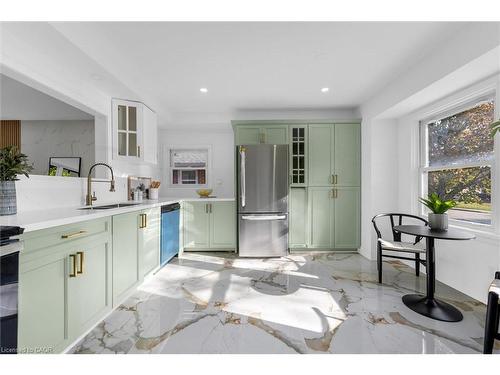 39 Grandfield Street, Hamilton, ON - Indoor Photo Showing Kitchen