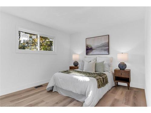 39 Grandfield Street, Hamilton, ON - Indoor Photo Showing Bedroom