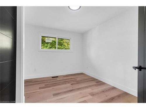 39 Grandfield Street, Hamilton, ON - Indoor Photo Showing Other Room