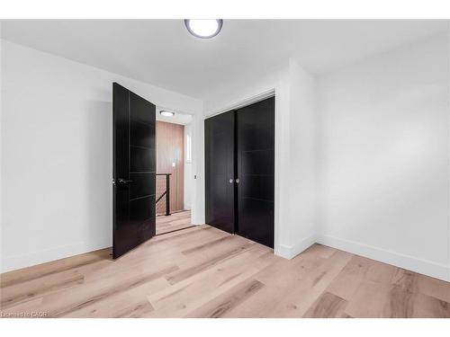 39 Grandfield Street, Hamilton, ON - Indoor Photo Showing Other Room