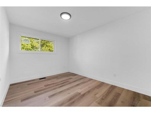 39 Grandfield Street, Hamilton, ON - Indoor Photo Showing Other Room