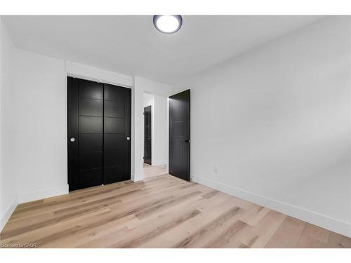 39 Grandfield Street, Hamilton, ON - Indoor Photo Showing Other Room