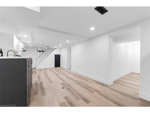 39 Grandfield Street, Hamilton, ON - Indoor