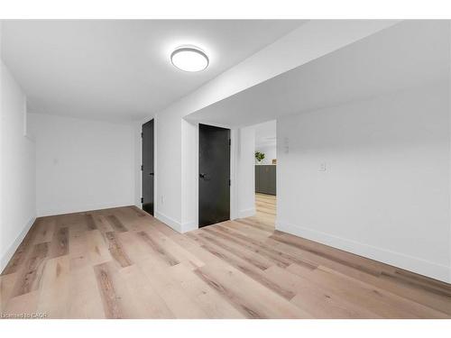 39 Grandfield Street, Hamilton, ON - Indoor Photo Showing Other Room