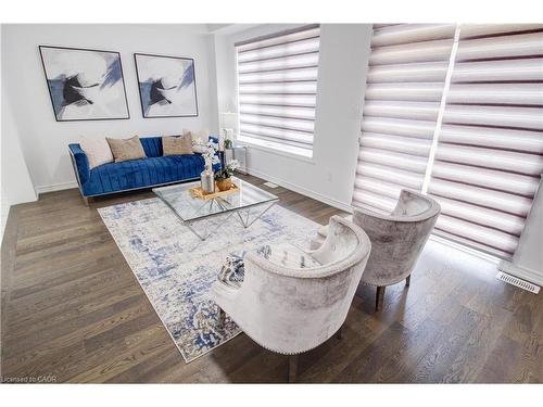 49 Malcolm Crescent, Haldimand, ON - Indoor Photo Showing Living Room