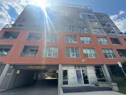 708-321 Spruce Street  Waterloo, ON N2L 0G4