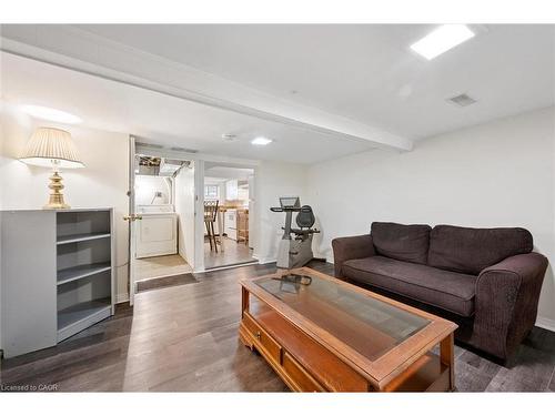 321 Vine Street, Cambridge, ON - Indoor Photo Showing Living Room