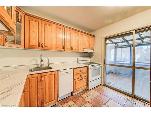 66 Charles Best Place, Kitchener, ON - Indoor Photo Showing Kitchen