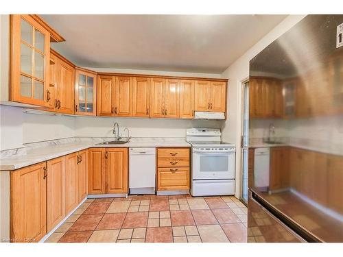 66 Charles Best Place, Kitchener, ON - Indoor Photo Showing Kitchen