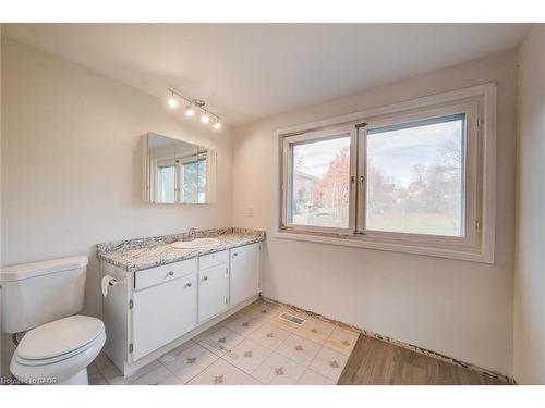 66 Charles Best Place, Kitchener, ON - Indoor Photo Showing Bathroom