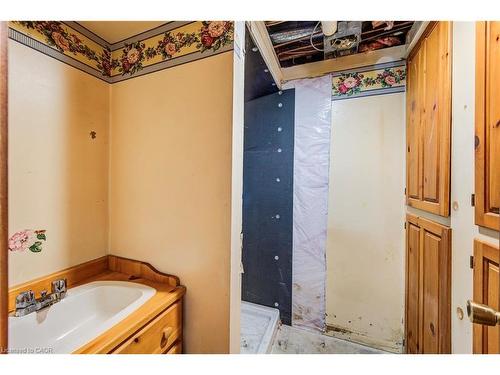 66 Charles Best Place, Kitchener, ON - Indoor Photo Showing Bathroom