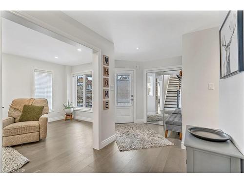 8 Keewaydin Street, Waterdown, ON - Indoor Photo Showing Living Room