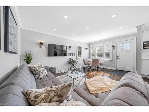 198 Homewood Avenue, Hamilton, ON - Indoor Photo Showing Living Room