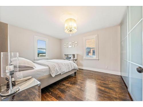 198 Homewood Avenue, Hamilton, ON - Indoor Photo Showing Bedroom