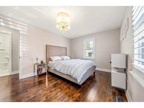 198 Homewood Avenue, Hamilton, ON - Indoor Photo Showing Bedroom