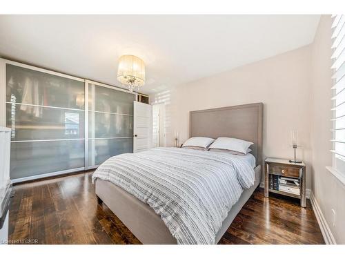 198 Homewood Avenue, Hamilton, ON - Indoor Photo Showing Bedroom