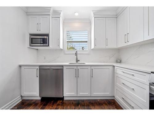 198 Homewood Avenue, Hamilton, ON - Indoor Photo Showing Kitchen