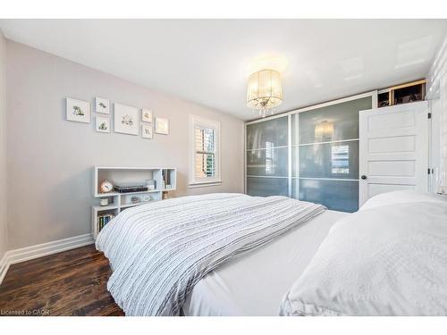 198 Homewood Avenue, Hamilton, ON - Indoor Photo Showing Bedroom